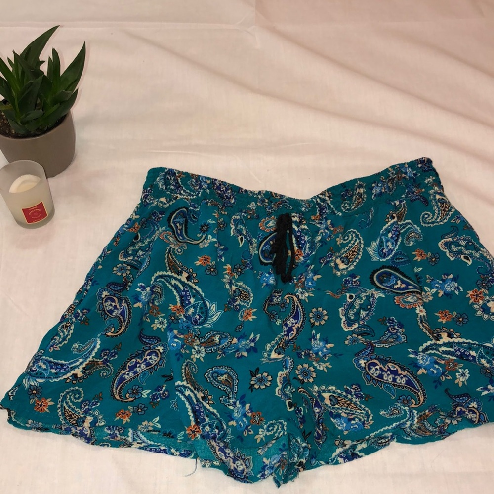 Shorts - Picture 2 of 3